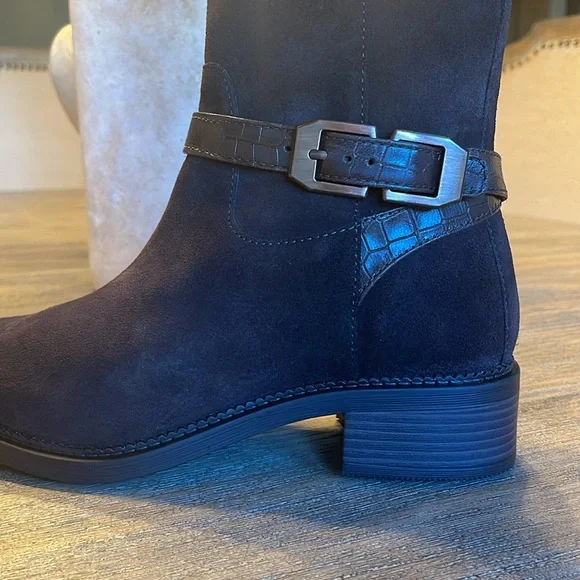 NIB CLARKS MAYE ASTER DARK BROWN SUEDE BUCKLED RIDING BOOTS SIZE 6.5 WIDE - Picture 7 of 12